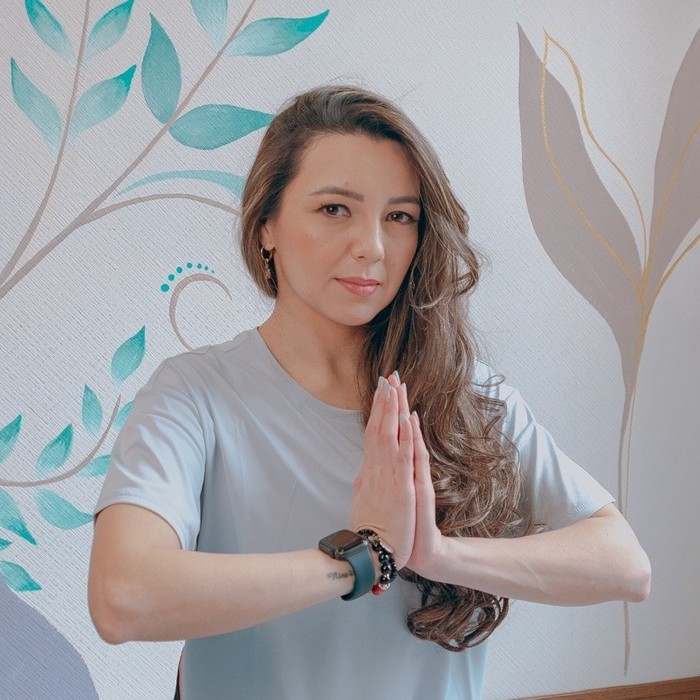 Cristína Shiraishi, instrutora de Yoga e Aerial Yoga